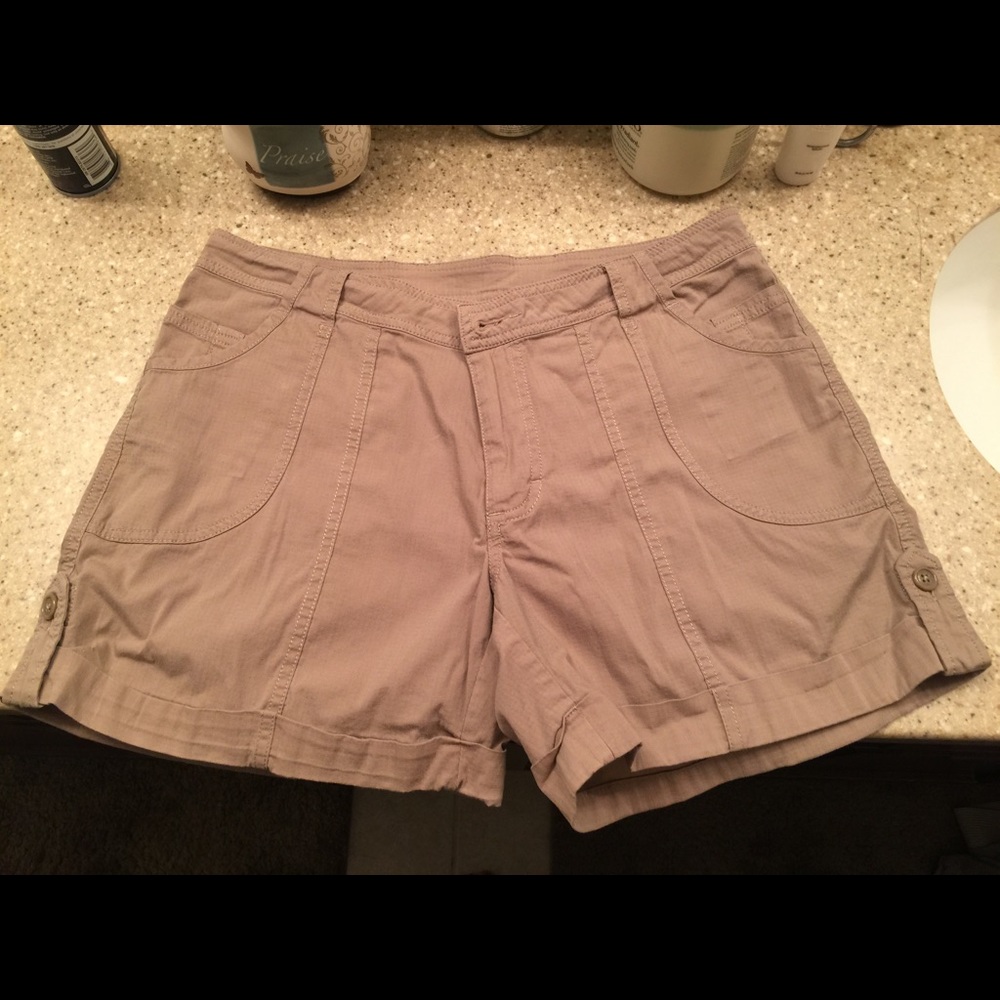 Women khaki shorts